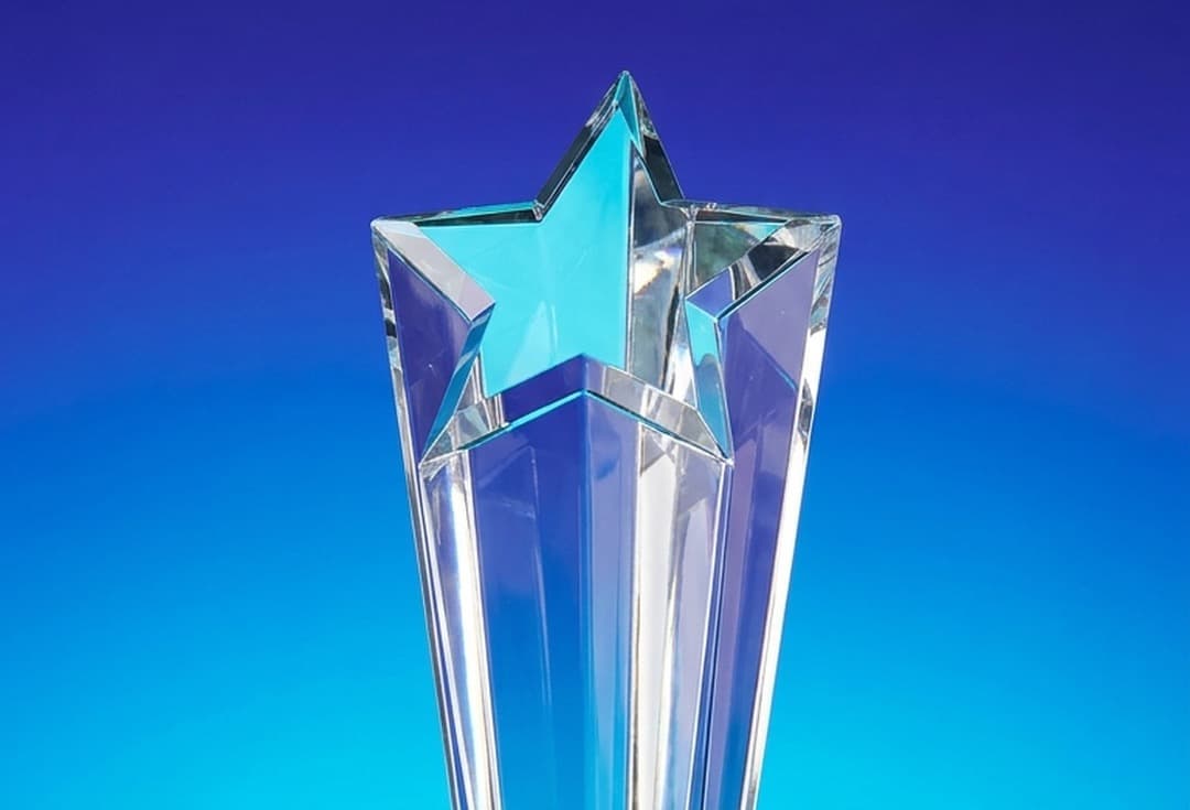 Troféu personalizado em acrílico produzido pela Casa da Cópia